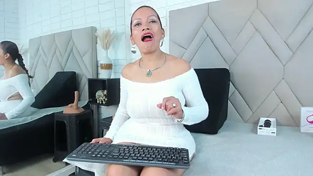 Kasandra Gomez online show from October 14, 12:50 pm