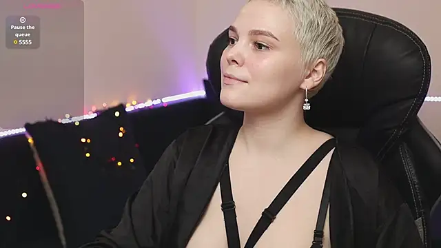 LikaBerry1 online show from December 11, 8:28 pm
