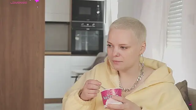 LikaBerry1 online show from April 13, 4:12 pm