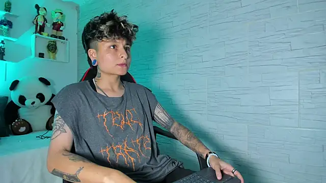 ZuryRamirez  online show from November 13, 9:25 pm