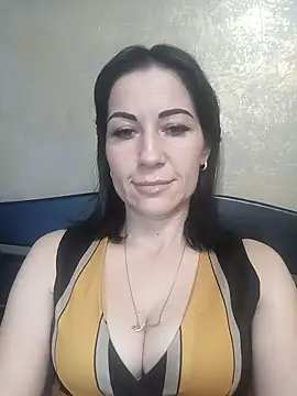 Snapshot of FireLily332 chatting on January 3, 7:39 pm FireLily332 online show from January 3, 7:39 pm