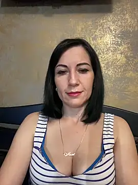 Snapshot of FireLily332 chatting on January 4, 3:28 pm FireLily332 online show from January 4, 3:28 pm
