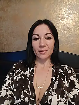 Snapshot of FireLily332 chatting on February 6, 7:18 pm FireLily332 online show from February 6, 7:18 pm