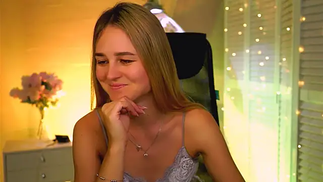 DeboraLarson online show from April 23, 3:30 am