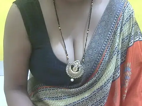 Snapshot of HOT-SEEMAA chatting on June 6, 2:49 am HOT-SEEMAA online show from June 6, 2:49 am