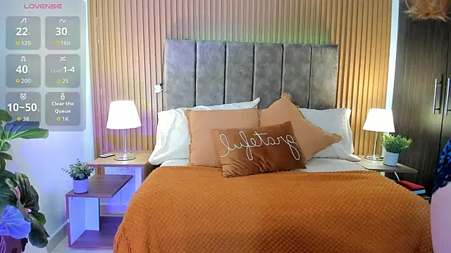 StacyWoods online show from November 14, 5:00 pm