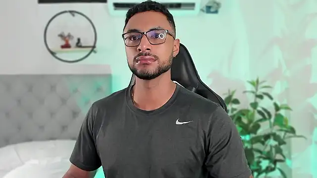 LiamGarcia1 online show from December 7, 9:06 am