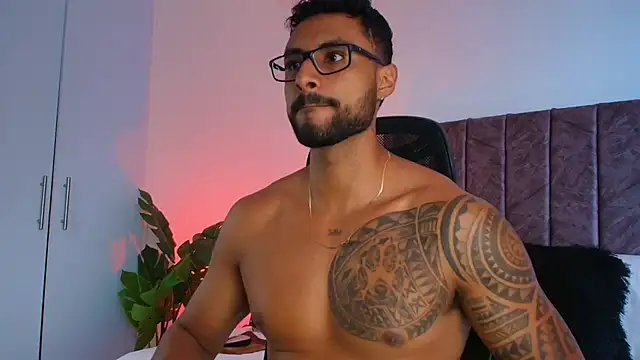 LiamGarcia1 online show from December 2, 6:47 pm