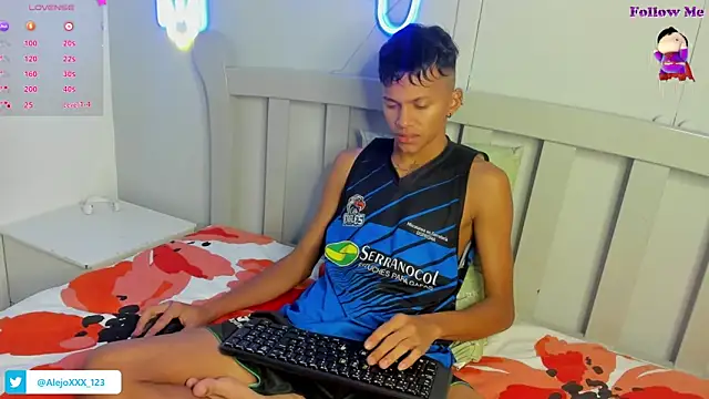 Snapshot of loistwink_ chatting on October 8, 5:16 am loistwink online show from October 8, 5:16 am