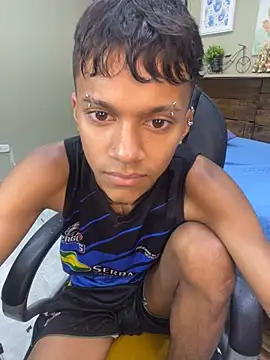 Snapshot of loistwink_ chatting on October 15, 5:24 pm loistwink online show from October 15, 5:24 pm