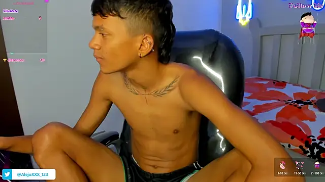 Snapshot of loistwink_ chatting on October 21, 4:41 pm loistwink online show from October 21, 4:41 pm