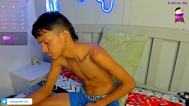 Snapshot of loistwink_ chatting on October 28, 3:32 am loistwink online show from October 28, 3:32 am