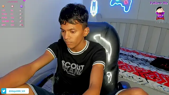 Snapshot of loistwink_ chatting on October 30, 6:15 am loistwink online show from October 30, 6:15 am