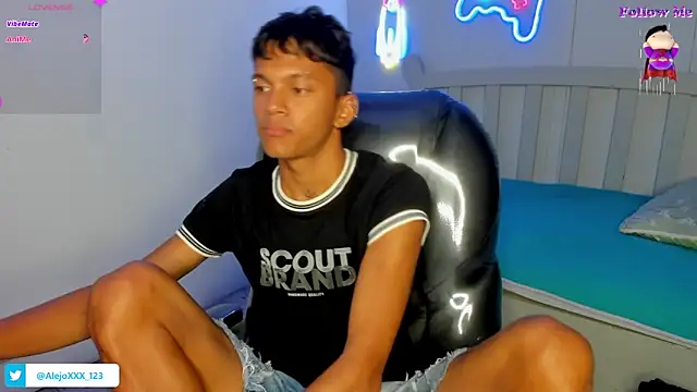 Snapshot of loistwink_ chatting on November 4, 3:38 am loistwink online show from November 4, 3:38 am