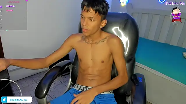 Snapshot of loistwink_ chatting on November 5, 5:07 am loistwink online show from November 5, 5:07 am