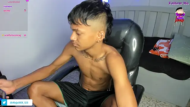 Snapshot of loistwink_ chatting on November 29, 1:41 am loistwink online show from November 29, 1:41 am