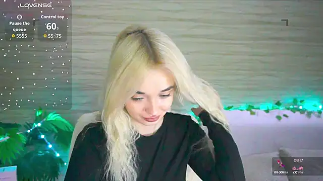 Snapshot of Ashley_S chatting on October 16, 10:22 pm Ashley S online show from October 16, 10:22 pm