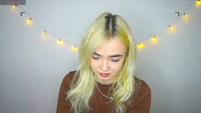 Snapshot of Ashley_S chatting on November 15, 11:10 pm Ashley S online show from November 15, 11:10 pm