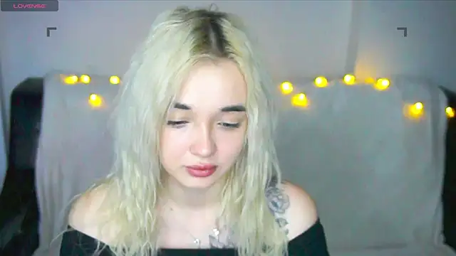 Snapshot of Ashley_S chatting on November 16, 11:10 pm Ashley S online show from November 16, 11:10 pm