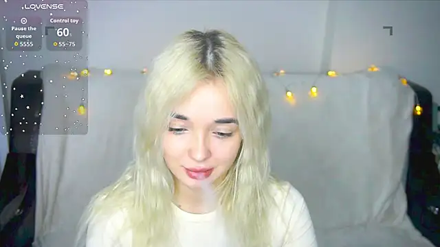 Snapshot of Ashley_S chatting on November 18, 11:15 pm Ashley S online show from November 18, 11:15 pm