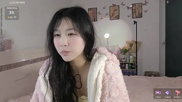 Snapshot of Luminous163 chatting on February 2, 10:35 am Luminous163 online show from February 2, 10:35 am