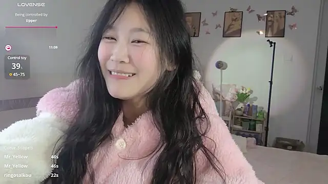 Snapshot of Luminous163 chatting on February 15, 12:22 pm Luminous163 online show from February 15, 12:22 pm