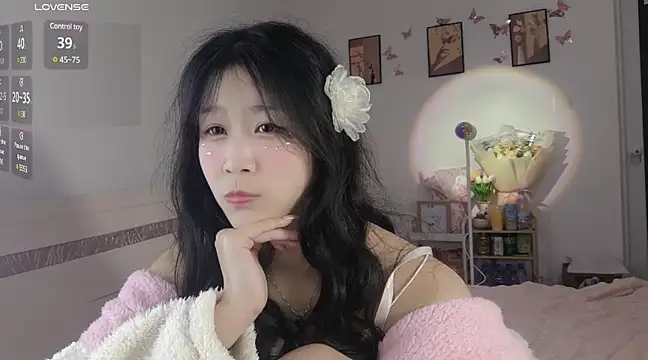 Snapshot of Luminous163 chatting on February 18, 1:22 pm Luminous163 online show from February 18, 1:22 pm