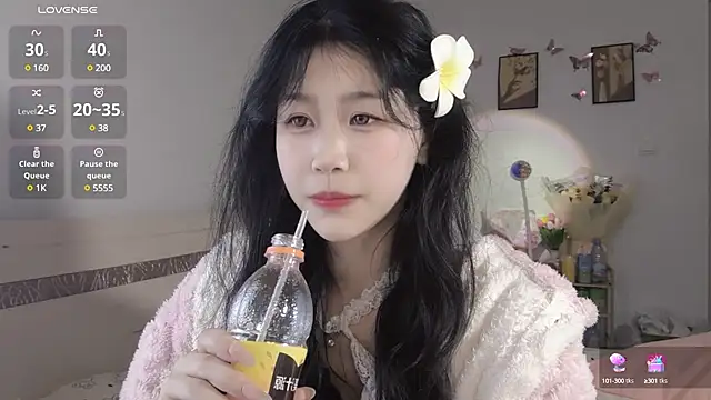 Snapshot of Luminous163 chatting on February 24, 12:48 pm Luminous163 online show from February 24, 12:48 pm