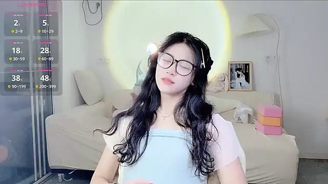 Snapshot of Luminous163 chatting on October 15, 9:31 am Luminous163 online show from October 15, 9:31 am