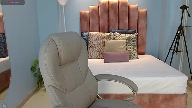 Snapshot of sussy_leon chatting on June 27, 12:10 pm sussy leon online show from June 27, 12:10 pm