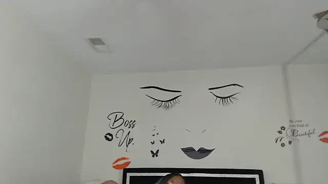 Snapshot of chocolatefantasyxxox chatting on December 4, 12:41 am chocolatefantasyxxox online show from December 4, 12:41 am