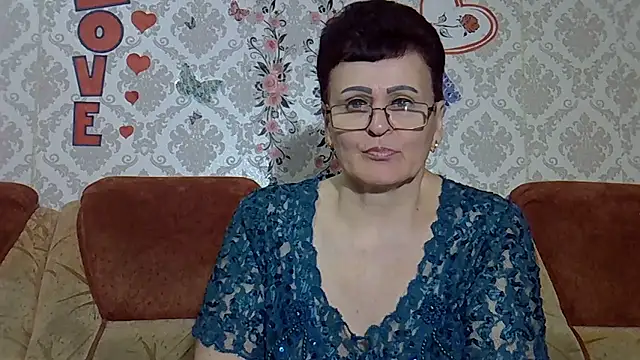 Snapshot of PaulaGolden chatting on April 18, 8:09 pm PaulaGolden online show from April 18, 8:09 pm