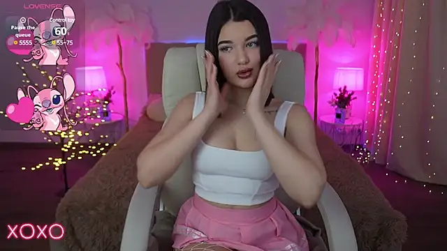 YourLolaBunny online show from January 6, 2:03 pm