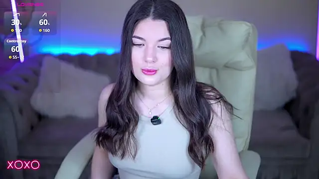 YourLolaBunny online show from April 5, 6:32 am