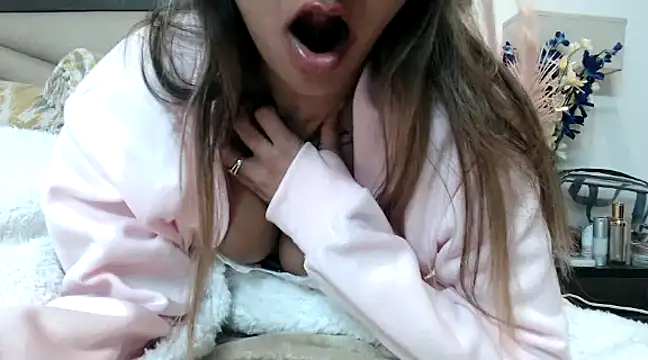 Snapshot of trippy_tina chatting on December 7, 11:34 pm trippy tina online show from December 7, 11:34 pm