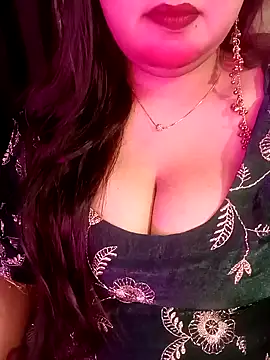 Suhanakhan00 online show from April 10, 8:19 am