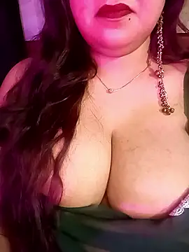 Snapshot of Suhanakhan00 chatting on May 2, 8:14 pm Suhanakhan00 online show from May 2, 8:14 pm