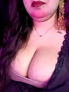 Snapshot of Suhanakhan00 chatting on May 21, 5:53 pm Suhanakhan00 online show from May 21, 5:53 pm