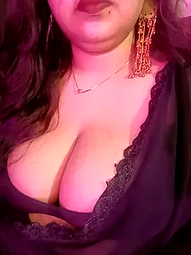 Snapshot of Suhanakhan00 chatting on May 23, 10:52 am Suhanakhan00 online show from May 23, 10:52 am