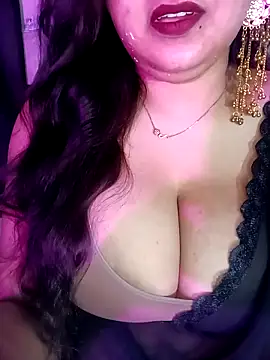 Snapshot of Suhanakhan00 chatting on May 27, 12:35 pm Suhanakhan00 online show from May 27, 12:35 pm