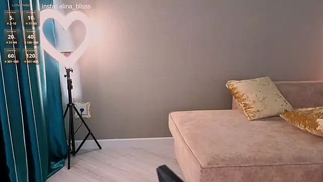 Snapshot of Alinablisskiss chatting on February 6, 2:00 am Alinablisskiss online show from February 6, 2:00 am