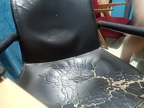 SALLY OMAR  online show from April 21, 10:45 pm