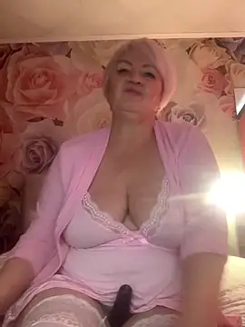 Laura Millf online show from April 23, 9:41 am