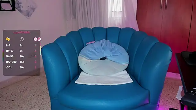 Snapshot of Julie_Markk chatting on December 19, 8:38 pm Julie Markk online show from December 19, 8:38 pm