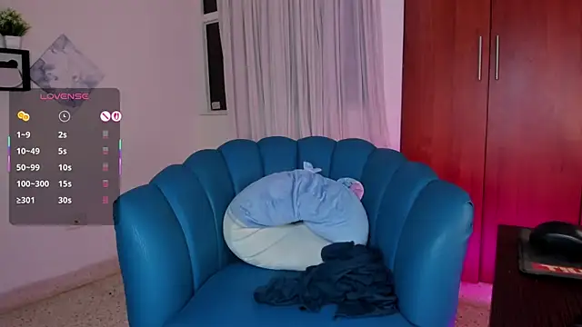 Snapshot of Julie_Markk chatting on January 14, 8:25 pm Julie Markk online show from January 14, 8:25 pm