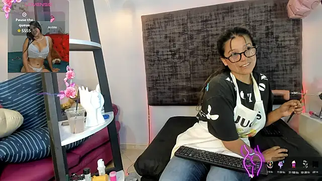 sharoncute1 online show from November 12, 9:47 pm