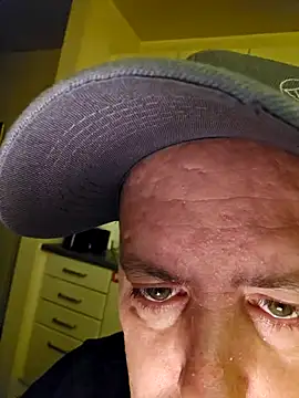 HeteroHotGuy1 online show from December 12, 2:48 am