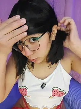 Snapshot of anni_ross chatting on April 22, 8:10 pm anni ross online show from April 22, 8:10 pm