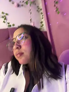 Snapshot of anni_ross chatting on May 20, 9:10 pm anni ross online show from May 20, 9:10 pm