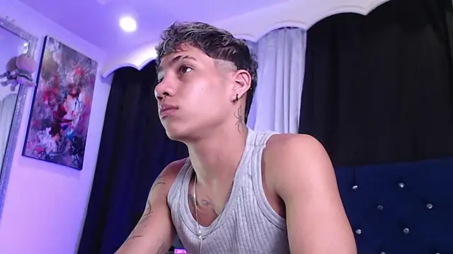 Sexys Boys Hot1 online show from June 5, 6:52 am